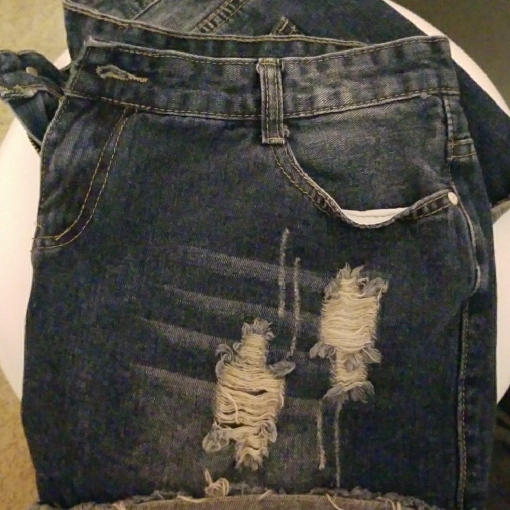 NWOT Distressed jean shorts